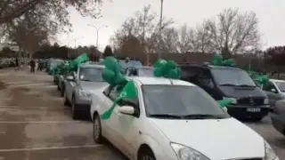 Caravana de coches con globos verdes convocada por Teruel Existe