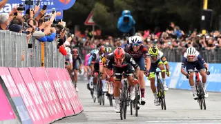 Ewan gana al esprint la séptima etapa del Giro, entre Notaresco y Termoli