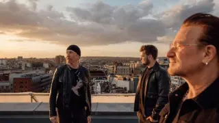 Martin Garrix con Bono y The Edge.