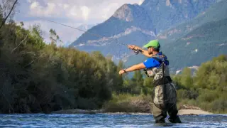 Un pescador en el río Gállego