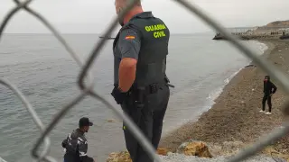 El Ejército de tierra se despliega en Ceuta ante la llegada masiva de migrantes.
