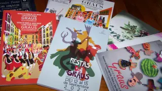 Ejemplares de distintos años del tradicional Llibré de las fiestas de Graus.