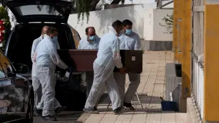 Enterrados en Santa Cruz de Tenerife 15 de los 24 fallecidos hallados en el cayuco a la deriva
