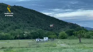 El helicóptero de la Guardia Civil recogió a los especialistas del Greim en Boltaña para ir al lugar del accidente.