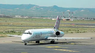 Avión de Volotea en el aeropuerto de Zaragoza