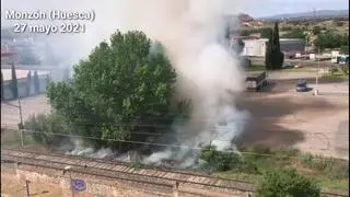 Incendio en la linde de la línea del tren de Monzón