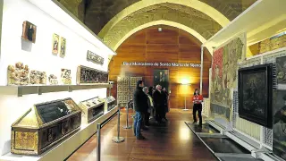 Algunas de las piezas que pueden verse en la exposición de Sijena, en los antiguos dormitorios.