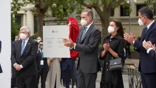 Los Reyes, el presidente del Gobierno, el ministro del Interior y el lendakari vasco inauguran memorial Víctimas Terrorismo