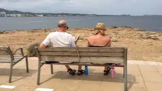 Una pareja de vacaciones en Ibiza. gsc