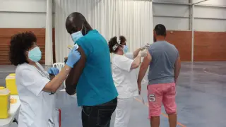 Vacunación de temporeros el viernes por la tarde en el pabellón polideportivo de Zaidín.