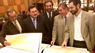 Rafael Gómez Pastrana, José Atarés, Juan Alberto Belloch, Manuel Blasco y Antonio Gaspar, en abril de 2001, en el pleno de aprobación del Plan General de Ordenación Urbana (PGOU).