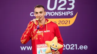 Eduardo Menacho, con su medalla de oro en el Europeo sub-23 de Tallín.