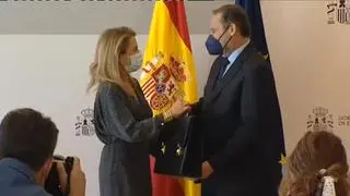 José Luis Ábalos entrega la cartera a Raquel Sánchez