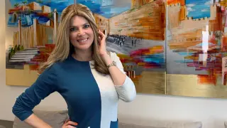 Sarah Mintz (antes Maritza Rodríguez) posa en su casa en Jerusalén durante una entrevista.