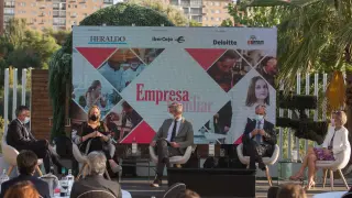 David Álvarez, Marta Gastón, Mikel Iturbe, Alfonso Sesé y Teresa Fernández, en el coloquio.