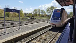 Tren entre Jaca y Huesca