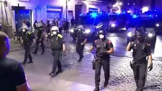 Desalojan a más de 4.300 personas de las calles de Barcelona en la primera noche de toque de queda