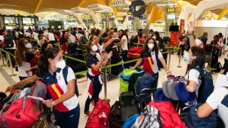 El equipo olímpico español este sábado en el aeropuerto de Barajas