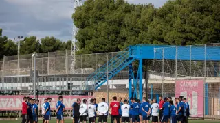 La plantilla del Real Zaragoza, en un ensayo de principios de semana en la Ciudad Deportiva.