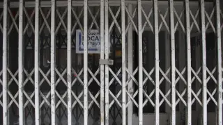 Locales cerrados en Zaragoza. Cierre de comercios por la crisis. gsc.