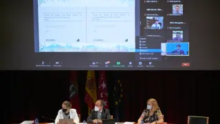 El embajador de España en la Unesco, Juan Andrés Perelló (centro), durante la retransmisión del 44º Comité de Patrimonio Mundial de la Unesco, en el Auditorio del Museo del Prado, a 23 de julio de 2021, en Madrid (España).