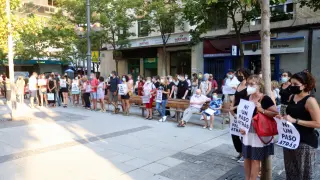 Cerca de 200 personas acudieron a la concentración convocada en la plaza Concepción Arenal para apoyar a Paloma Delgado, víctima de violencia de género.