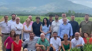 Rahola publicó en su cuenta de Instagram una foto con los 21 invitados a su "paella de verano", en la que se les ve juntos y sin mascarilla.
