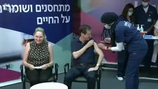 Israel vacuna con la tercera dosis a los mayores de 60 años
