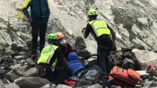 Rescate de una montañera accidentada en una caída en la Bracha de Latour (Sallent de Gállego)