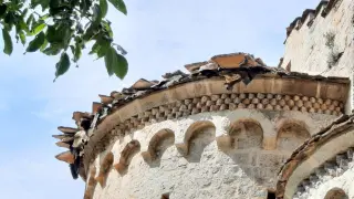 El desprendimiento afectó a las losas del ábside central del monasterio de Alaón, en Sopeira.