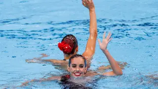 El equipo de natación sincronizada de España ejecuta su ejercicio de rutina técnica durante los Juegos Olímpicos Tokio 2020