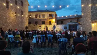 Público en uno de los conciertos del Festival Castillo de Aínsa.