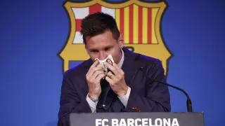 Messi se ha despedido entre lágrimas y rodeado de la plantilla y de sus familiares.