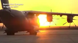 El primer avión para evacuar españoles y colaboradores sale de la Base de Zaragoza