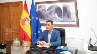 Sánchez, este jueves durante la reunión por videoconferencia con el grupo de trabajo que está coordinando la repatriación de los españoles de Afganistán