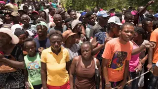 Continúa la llegada de ayuda internacional tras terremoto en Haití