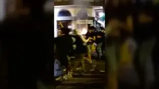 Diez detenidos en San Sebastián por arrojar objetos a la Policía, romper escaparates y quemar contenedores