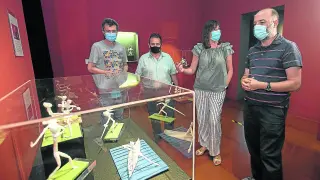 Antonio Barrachina, Felipe Moreno, Lola Ranera y Jorge Pardo, ayer, en la Escuela Museo del Origami.