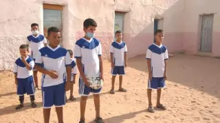 Niños saharauis de los campamentos de refugiados en Tinduf (Argelia).