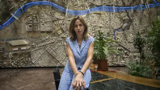 La edil de Movilidad y Servicios Públicos, Natalia Chueca, en el vestíbulo del Ayuntamiento de Zaragoza