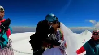 Una pareja boliviana se da el 'sí quiero' a 6.400 metros de altitud