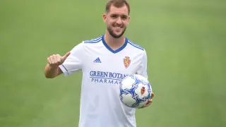 Presentación del centrocampista Valentín Vada, nuevo fichaje del Real Zaragoza