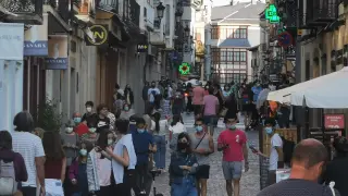Las calles de Jaca estuvieron repletas de turistas en agosto.