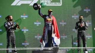 Verstappen, nuevo líder tras ganar el Gran Premio de Países Bajos.