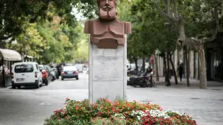 Monumento a Joaquín Costa en la plaza de Santa Engracia de Zaragoza