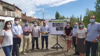 Bizén Fuster ha explicado los detalles de la obra a los representantes del municipio y la comarca.