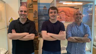 De izquierda a derecha, Ignacio Arenillas, Vicente Gilabert y José Antonio Arz, investigadores del Instituto Universitario de Investigación en Ciencias Ambientales de Aragón (IUCA-Universidad de Zaragoza).
