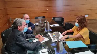 Reunión de la alcaldesa, Emma Buj, con el presidente de la autoridad portuaria de Valencia, Aurelio Martínez.