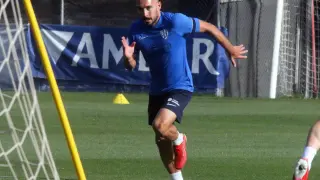 David Ferreiro, durante el entrenamiento de este lunes de la SD Huesca.