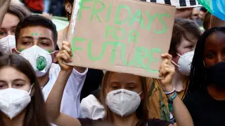 Greta Thunberg encabeza una manifestación de 50.000 jóvenes en Milán durante un nuevo acto de los 'Fridays For Future' (Viernes para el futuro)